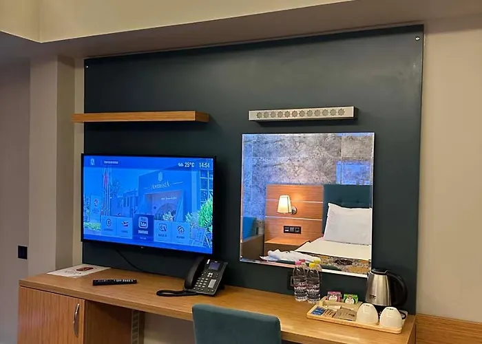 Ambrosia & מלון 5*